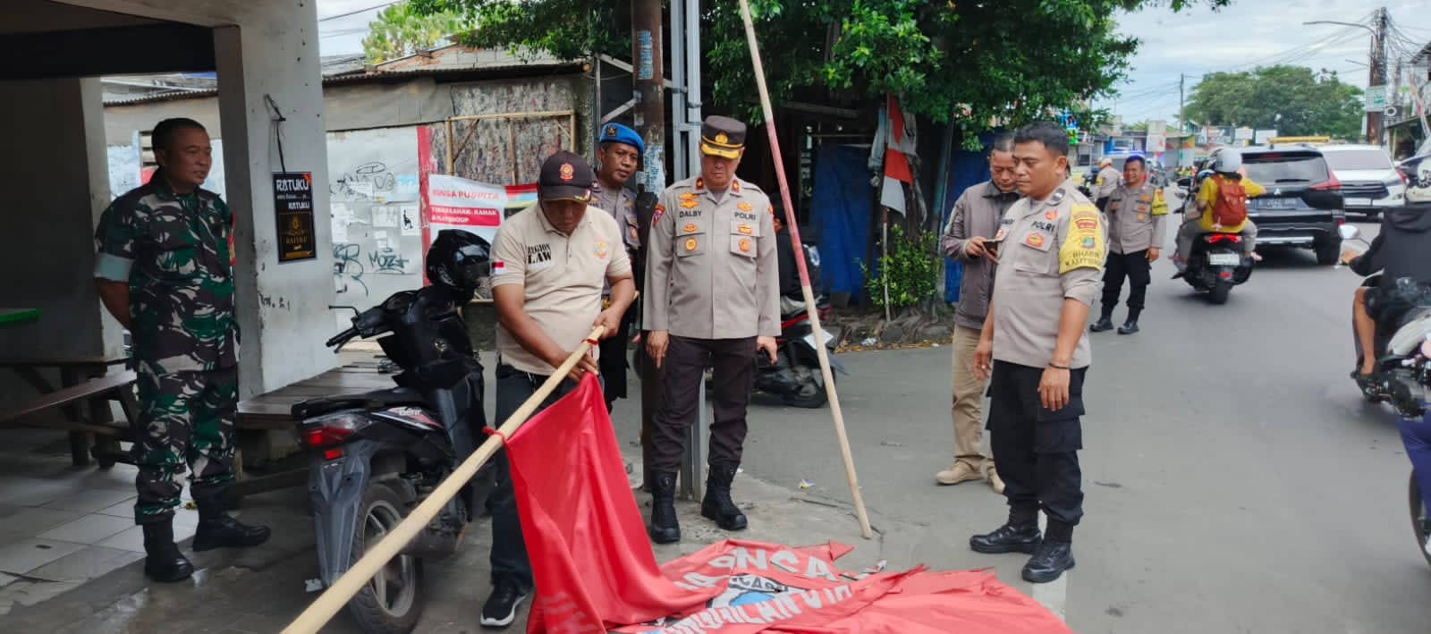 Polisi Sikat Habis Posko Ormas Ilegal di Pademangan & Cilincing